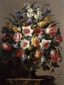 Natura morta di fiori in un vaso di vetro